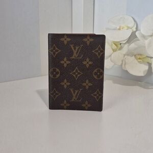 Louis Vuitton authentic Brown Monogram Card Holder/Passport Wallet